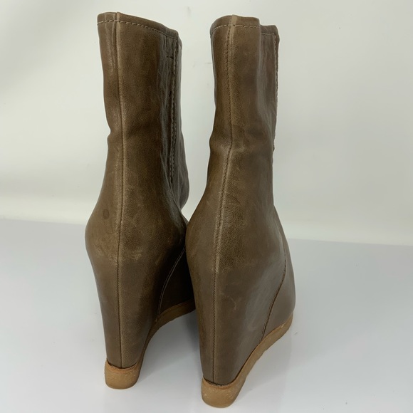 Stuart Weitzman Bootscout Hidden-Wedge Booties. - Picture 4 of 11